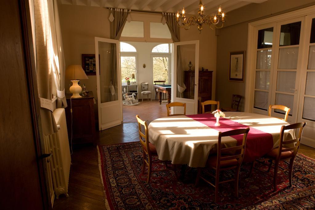 Le Manoir De Crisolles Panzió Kültér fotó
