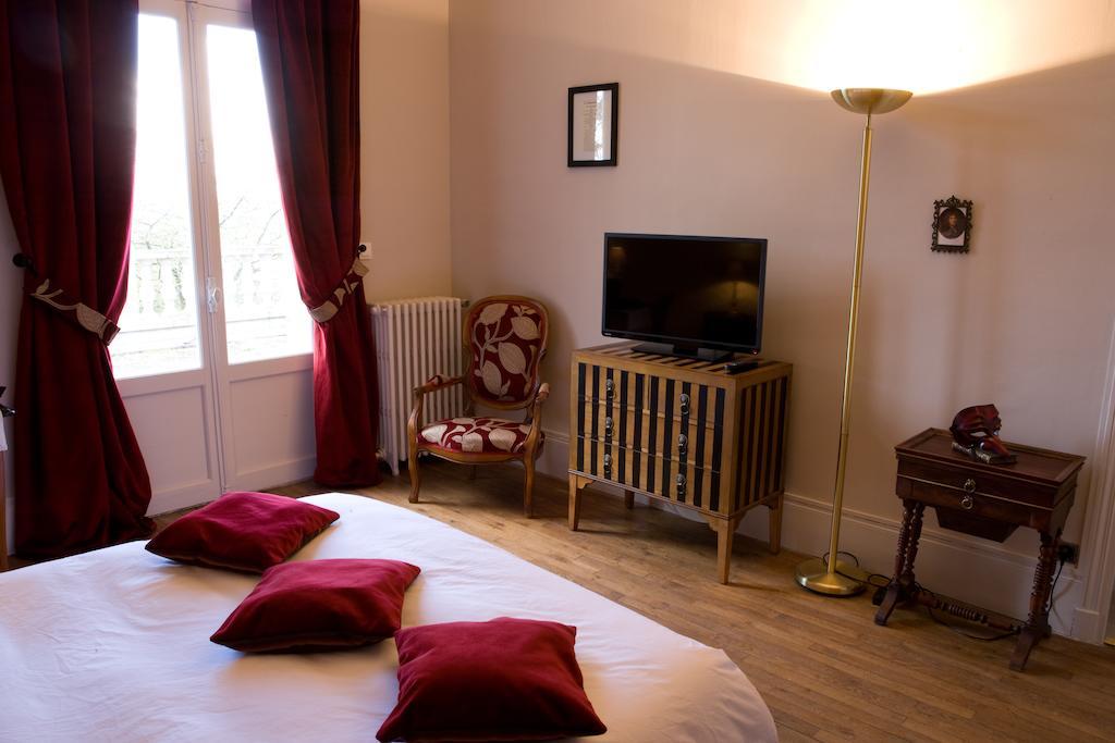 Le Manoir De Crisolles Panzió Szoba fotó